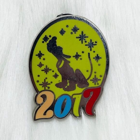 🔮‎ 5/$25 Disney Sorcerer Mickey Mouse and Friends Pluto 2017 Pin - Picture 1 of 3